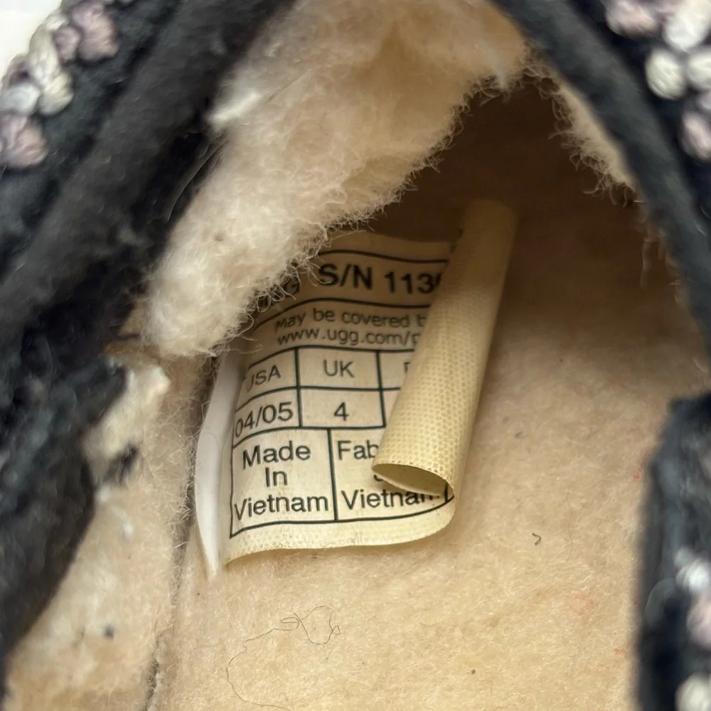 UGG Black Kids Cozy Slipper Booties, 4-5 baby, box 36